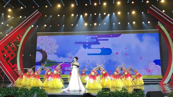 说明: C:\Users\jiang\Desktop\报送招生宣传材料\各公司\伟的国际1946bv官网2022招生宣传材料\伟的国际1946bv官网招生宣传\办学特色、办学实力和师生风采图片\CCTV7中央电视台农业春晚舞蹈创作与演出.jpg 说明: C:\Users\jiang\Desktop\报送招生宣传材料\各公司\伟的国际1946bv官网2022招生宣传材料\伟的国际1946bv官网招生宣传\办学特色、办学实力和师生风采图片\CCTV7中央电视台农业春晚舞蹈创作与演出.jpg